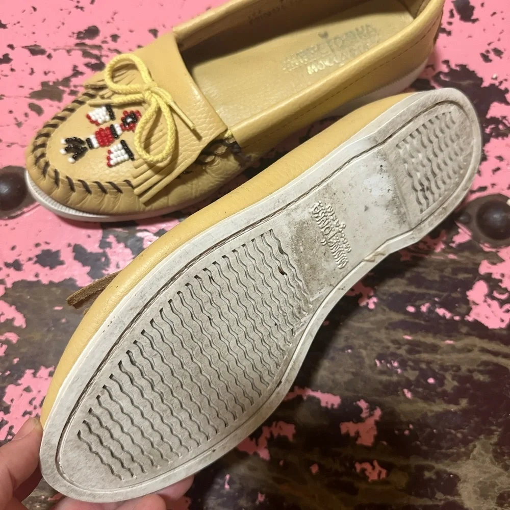 MINNETONKA Tan Leather Moccasins with Beaded Design Sz 9.5 - worn once - Picture 5 of 6